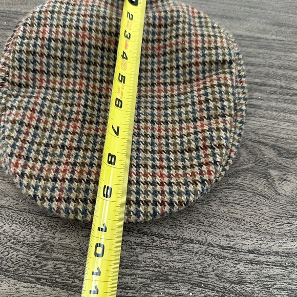 totes Houndstooth Flat Cap in Black, White, and Red - Picture 9 of 10